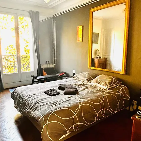 Charme, Confort Et Tradition A Cote De Montmartre Appartamento Parigi
