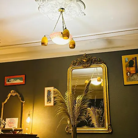 Charme, Confort Et Tradition A Cote De Montmartre Paryż