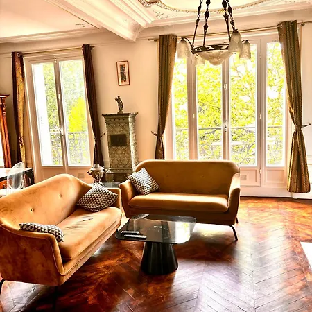 Charme, Confort Et Tradition A Cote De Montmartre *