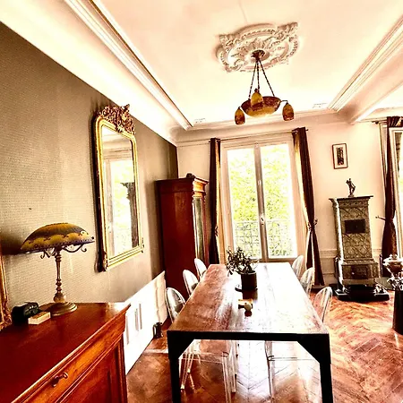 Charme, Confort Et Tradition A Cote De Montmartre *