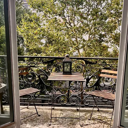 Charme, Confort Et Tradition A Cote De Montmartre