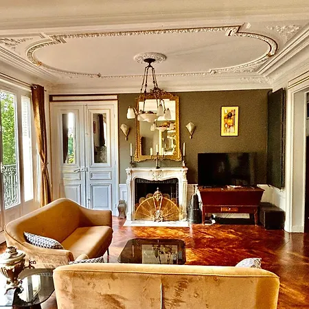 Charme, Confort Et Tradition A Cote De Montmartre Appartamento *