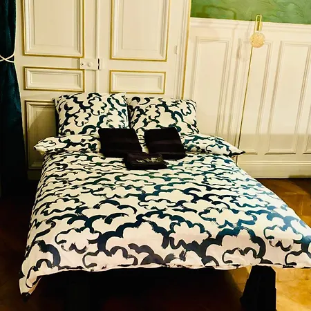 Charme, Confort Et Tradition A Cote De Montmartre