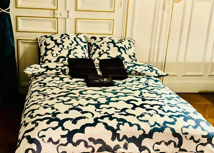 Charme, Confort Et Tradition A Cote De Montmartre