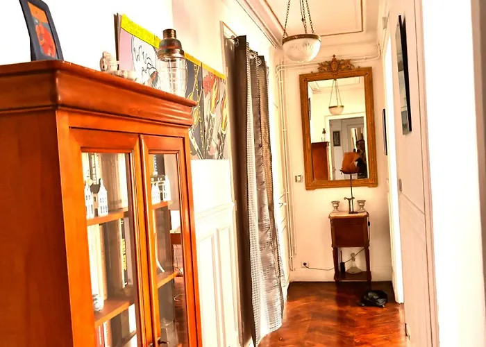 Appartement Charme, Confort Et Tradition A Cote De Montmartre Parijs