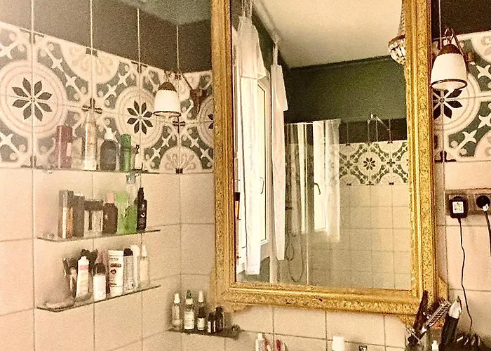 Charme, Confort Et Tradition A Cote De Montmartre Appartement